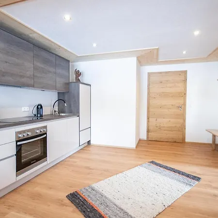 Feuerstein Apartment *